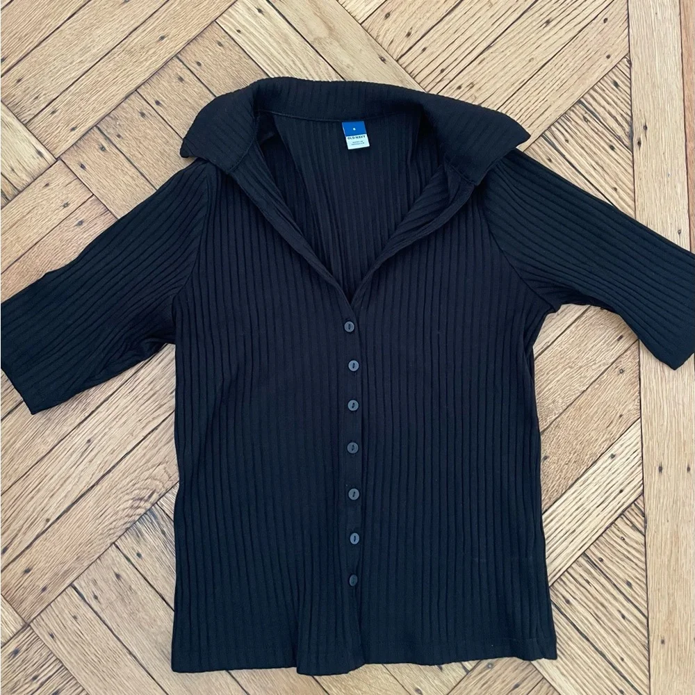 Black Ribbed Button-Front Polo Top - Picture 2 of 7